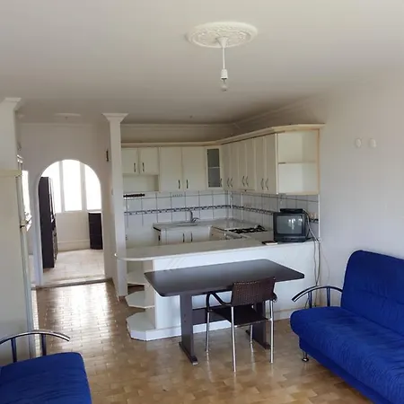 Denize Sifir, Havuz, Esyali Kiralik Daire Apartment *