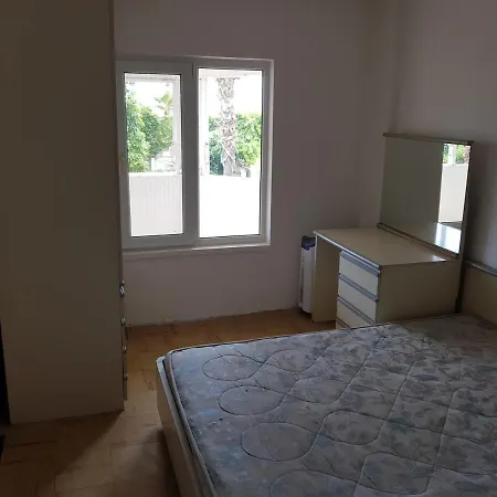 Denize Sifir, Havuz, Esyali Kiralik Daire Apartment